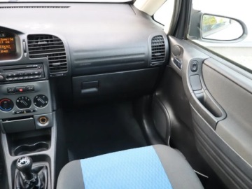 Opel Zafira A 2.2 16V 147KM 2004 Opel Zafira 2.2 16V, 7 miejsc, Klima,ALU, zdjęcie 6
