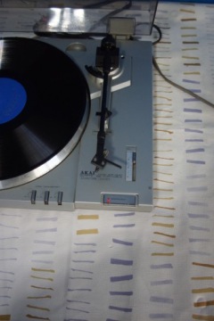 AKAI AP-Q41 ПОВОРОТНЫЙ стол. ТОРГОВАТЬСЯ