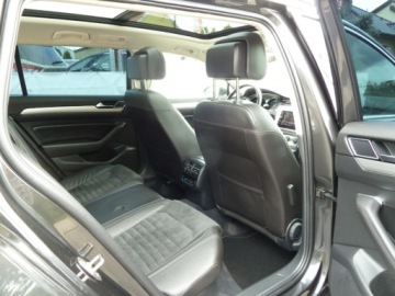 Volkswagen Passat B8 Variant 2.0 TDI BlueMotion SCR 150KM 2018 Volkswagen Passat NAWIGACJA PLHIGHLINE DSG-7PANORAMAASYSTENT PARKOWANIASKO, zdjęcie 15