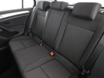 Volkswagen Golf VII Hatchback 3d Facelifting 1.0 TSI 85KM 2019 Volkswagen Golf klimatyzacja czujniki parkowania, zdjęcie 16