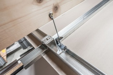 Вешалка поворотная с пружиной, профиль CD GK, 100 шт.