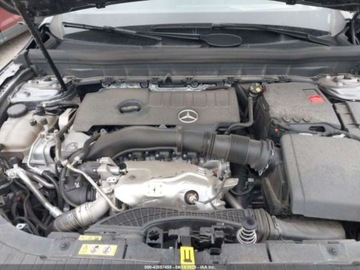 Mercedes GLB 2023 Mercedes-Benz GLB 250 2023 2.0l 2.0 Benzyna 221KM, zdjęcie 8