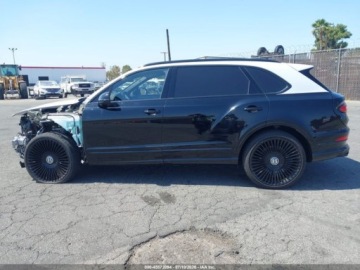 Bentley Bentayga 2023 Bentley Bentayga Azure First Edition 2023 4.0 Benzyna 542KM, zdjęcie 1