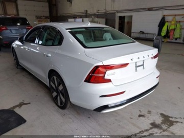 Volvo S60 III 2024 Volvo S60 Recharge Plug-In Hybrid T8 Core Dark Theme 2024 2.0l 2.0 Hybryda, zdjęcie 3