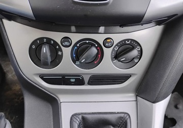 Ford Focus III Kombi 1.6 Duratorq TDCi DPF 115KM 2012 Ford Focus 122012r, SALON POLSKA. Lekko przetarty prawy bok. Jezdzi 1.6, zdjęcie 14