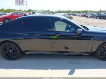 BMW Seria 7 G11-G12 2021 BMW Seria 7 750i xDrive 2021 4.4l 4.4 Benzyna 523KM, zdjęcie 6