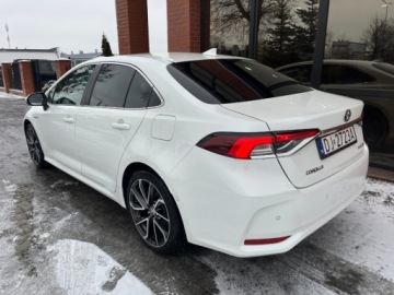 Toyota Corolla XII Sedan 1.8 Hybrid 122KM 2020 Toyota Corolla 1.8 hybryda 122 KM salon polska zarej w PL automat zad, zdjęcie 2