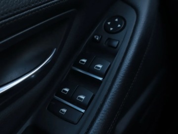 BMW Seria 5 F10-F11 Touring 525d 204KM 2011 BMW 5 525d, 201 KM, Automat, Skóra, Navi, Xenon, zdjęcie 19