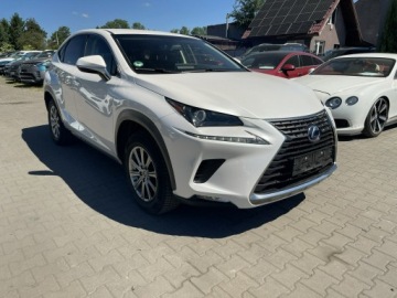Lexus NX I SUV Facelifting 300h 197KM 2018 Lexus NX 300H Hybryda Automat 197KM, zdjęcie 1