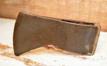 Орыг. Старинный кованый топор топорище 0,9 кг