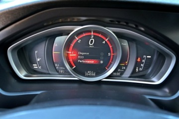 Volvo V40 II Hatchback Facelifting 2.0 D2 120KM 2016 Volvo V40 Iscription LiFT Full Led Digital Skóra, zdjęcie 21