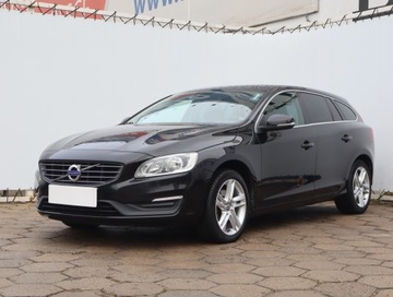 Volvo V60 I Kombi Facelifting 2.0 D4 DRIVE-E 190KM 2016 Volvo V60 D4 2.0, Salon Polska, Serwis ASO, zdjęcie 1