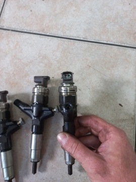 SUBARU OE 16613AA020 VSTŘIKOVACÍ TRYSKA