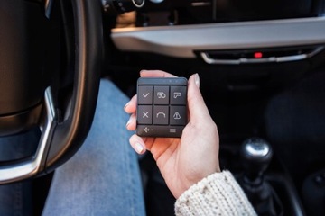 Маленький радар-детектор Yanosik XS + подписка на 3 месяца