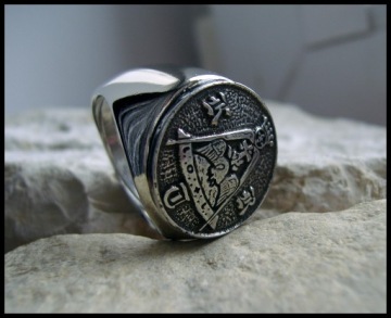 КОЛЬЦО С ПЕЧАТКОЙ-РОЗОЙ И КРЕСТОМ СЕРЕБРЯНЫЙ СТАЛЬНОЙ СИМВОЛ КОМПАС СИМВОЛ ТАМПЛАРЯ ГЕРБ ВНИМАНИЯ