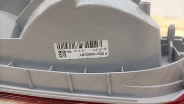 FORD FOCUS MK3 KOMBI PRAVÁ SVĚTLO W KRYT ZADNÍ BOX POKLOP KA24/011