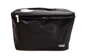 СУМКА С НАБОРОМ ЛЕТНЕЙ КОСМЕТИКИ AUDI