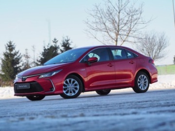 Toyota Corolla XII Sedan 1.8 Hybrid 122KM 2020 Toyota Corolla Toyota Corolla 1.8 Hybrid Comfort Czujniki przod tyl VAT 23, zdjęcie 10