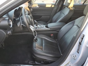 Alfa Romeo Giulia II Sedan Facelifting 2.0 Turbo 280KM 2022 Alfa Romeo Giulia Alfa Romeo Giulia, od ubezpieczyciela 2.0 Benzyna 280KM, zdjęcie 8