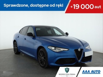 Alfa Romeo Giulia II Sedan 2.0 TBi 280KM 2019 Alfa Romeo Giulia 2.0 Turbo, Salon Polska