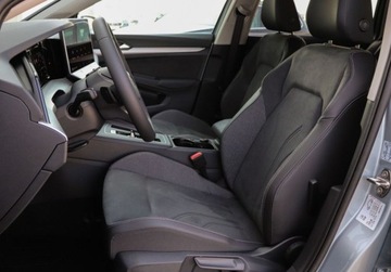 Volkswagen Golf VIII 2025 Volkswagen Golf Climatronic, LED, pakiet zimowy, dostepny od reki 1.5, zdjęcie 9