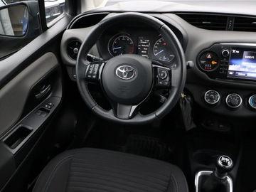 Toyota Yaris III Hatchback 5d Facelifting 2017 1.5 Dual VVT-iE 111KM 2018 Toyota Yaris 1.5 Dual VVT-i, Salon Polska, zdjęcie 6