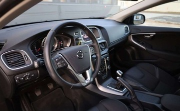 Volvo V40 II 2019 Volvo V40 Volvo V40 T2 Linje Svart 2.0 Benzyna 122KM, zdjęcie 26