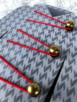 Элементы сенсорной доски, игрушки-толстовки.