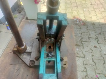 штатив для дрели – подставка с угловыми тисками