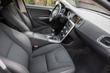 Volvo V60 I Kombi 2.0 D3 163KM 2012 Volvo V60 R-Design 2.0d D4 163KM 5cylinów Manual, zdjęcie 8