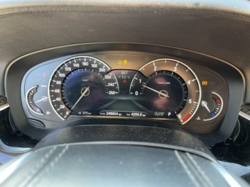 BMW Seria 5 F10-F11 Touring Facelifting 520d 190KM 2017 BMW 530 Luxury Line Xdrive Skóra Kamera Harman, zdjęcie 8