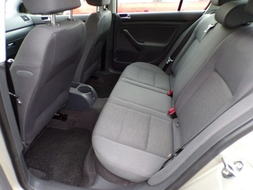 Volkswagen Golf V Hatchback 1.6 i 102KM 2005 Volkswagen Golf Klimtronic / 1.6 MPI / 102 KM / 5, zdjęcie 21