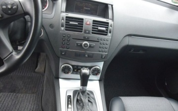 Mercedes Klasa C W204 Limuzyna 1.8 180 CGI BlueEFFICIENCY 156KM 2010 Mercedes-Benz Klasa C 1.8B Automat 2KPL KOL PDC Hak Oryginal Lakier Sprowa, zdjęcie 23