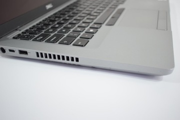 Dell Latitude 5411 Intel TOUCH i7-10850H | 16 ГБ | Твердотельный накопитель 256 ГБ | ВЫИГРАТЬ 11 | Full HD |