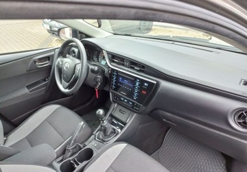 Toyota Auris II Hatchback 5d Facelifting 1.6 Valvematic 132KM 2016 Toyota Auris 1,6 16V 132kM Klimatronik,Opony zimowe,Salon Polska 1.6 132KM, zdjęcie 10