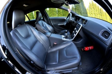 Volvo V60 I Kombi Facelifting 2.0 D3 136KM 2014 Volvo V60 2.0 D3 5-Cylindrów Lift Digital Led, zdjęcie 7