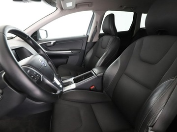 Volvo XC60 I SUV Facelifting 2.0 D3 DRIVE-E 150KM 2017 Volvo XC 60 2.0 D3 Automat Momentum Nawigacja, zdjęcie 12