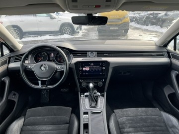 Volkswagen Passat B8 Variant 2.0 TDI BlueMotion SCR 190KM 2018 Volkswagen Passat Variant R-Line Highline Automat, zdjęcie 9