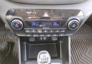 Hyundai Tucson III 2015 Hyundai Tucson 2015r, 1.7 CRDI. Uszkodzony przod. 1.7 Diesel 117KM, zdjęcie 13