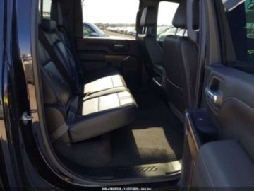 Chevrolet Silverado II 2022 Chevrolet Silverado 2022r., 4x4, 2500HD, Crew Cab, High Country 6.6 Diesel, zdjęcie 9