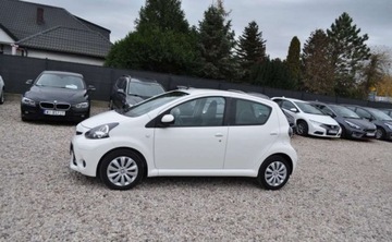 Toyota Aygo I Hatchback 5d Facelifting 1.0 VVT-i 68KM 2013 Toyota Aygo Klimatyzacja Nawigacja TOM TOM Elektryczne Szyby Benzyna 68KM, zdjęcie 10
