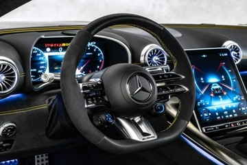 Mercedes AMG GT C190 Coupe 4d Facelifting 4.0 63 585KM 2024 MERCEDES-BENZ AMG GT 63 4Matic+ Coupe 4.0 (585KM) 2024, zdjęcie 8