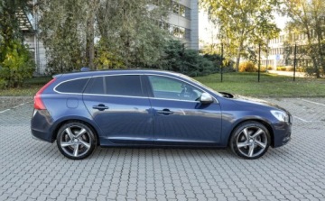 Volvo V60 I Kombi 2.0 D3 163KM 2011 Volvo V60 2,0d 163KM Bezwypadkowy R-Design 2.0 Diesel 163KM, zdjęcie 4