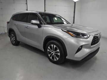 Toyota Highlander III 2022 Toyota Highlander XLE 2022 3.5 Benzyna 295KM, zdjęcie 4