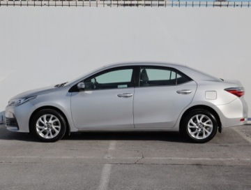 Toyota Corolla XI Sedan Facelifting 1,6 Valvematic 132KM 2017 Toyota Corolla 1.6 Valvematic, Salon Polska, zdjęcie 2