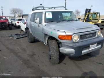 Toyota FJ Cruiser 4.0 239KM 2007 Toyota FJ 2007 r., 4,0L 4.0 Benzyna 239KM, zdjęcie 2