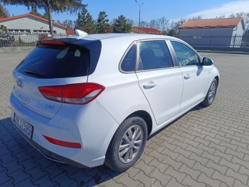 Hyundai i30 III Hatchback Facelifting 1.0 T-GDI 120KM 2023 HYUNDAI I30 1.0 T-GDI 120KM przebieg 39 tyś km LAKIER PERŁA METALIK r. 2023, zdjęcie 4