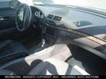 Mercedes Klasa E W211 2008 Mercedes-Benz Klasa E 550 2008 5.5 Benzyna 382KM, zdjęcie 6