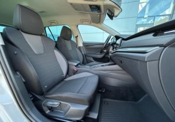 Skoda Octavia IV Liftback 1.5 TSI EVO 150KM 2022 Skoda Octavia Ambition Pakiety, Tempomat, Kamera cofania, Podgrzewane fote, zdjęcie 16