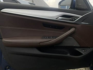 BMW Seria 5 G30-G31 Touring Facelifting 2.0 530i 252KM 2021 BMW 530 FV-23%, Hak, Skrętna oś, Fotele komfortowe, zdjęcie 13